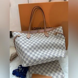 Louis Vuitton MM Damier